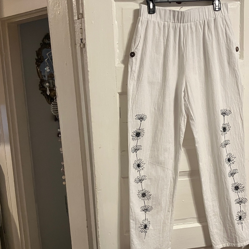 Like new. Just Fashion Now sz L. Waist 31”-32” stretch. Inseam 28” (ankle I - Picture 2 of 15